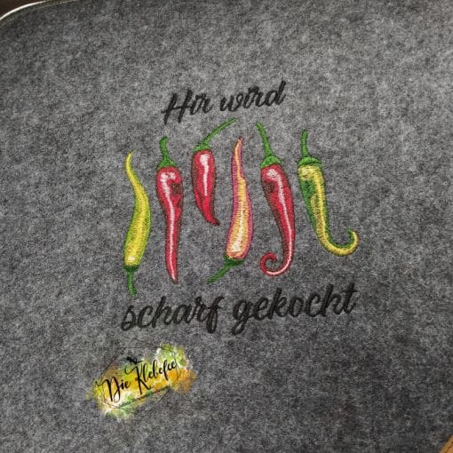 Glasplatten Abdeckhaube aus Filz passend für Wohnmobil  Weinsberg Pepper mit Peperoni Stickmotiv – Bild 2