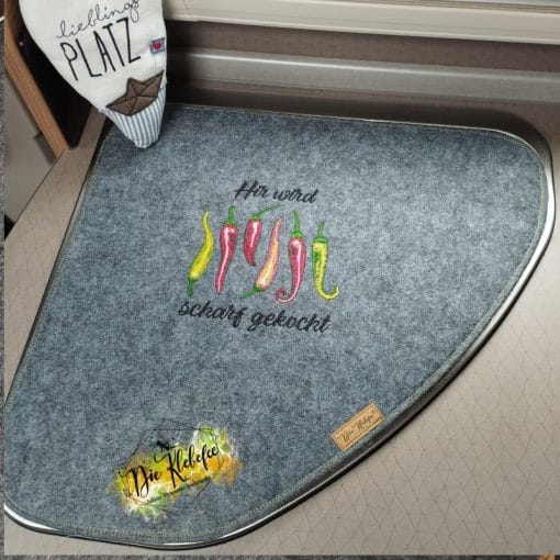 Glasplatten Abdeckhaube aus Filz passend für Wohnmobil  Weinsberg Pepper mit Peperoni Stickmotiv